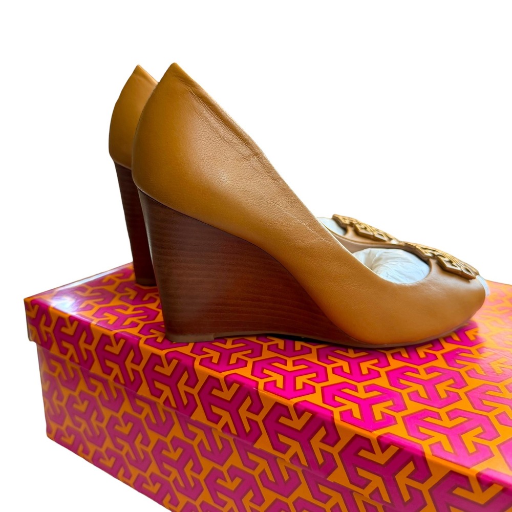Tory Burch Melinda Open Toe Wedge Blond Tan Leather Logo Pump 6 - Picture 6 of 11